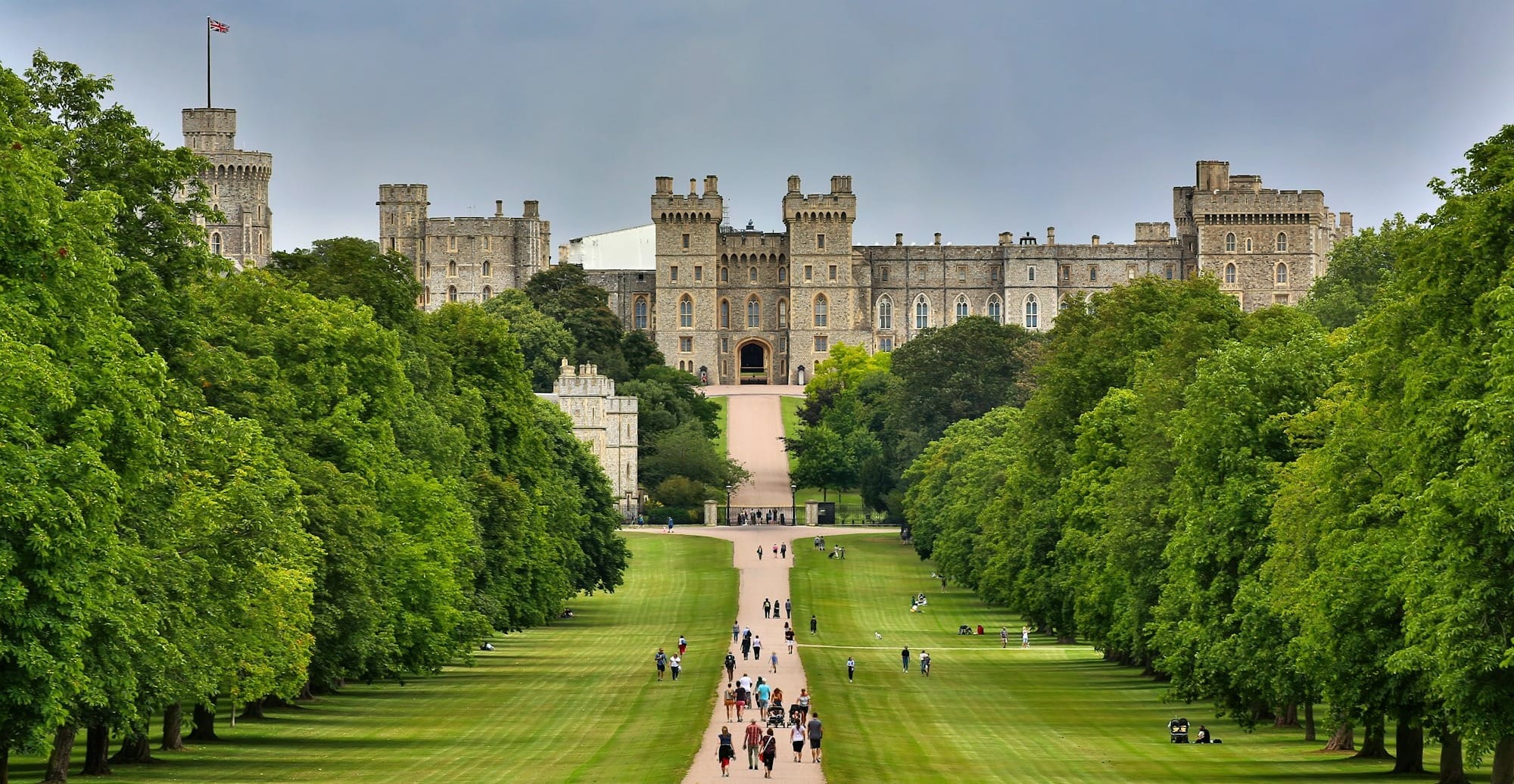 Ghosts of Windsor Castle, with Margo Williams. Is a Curse a Thing?
